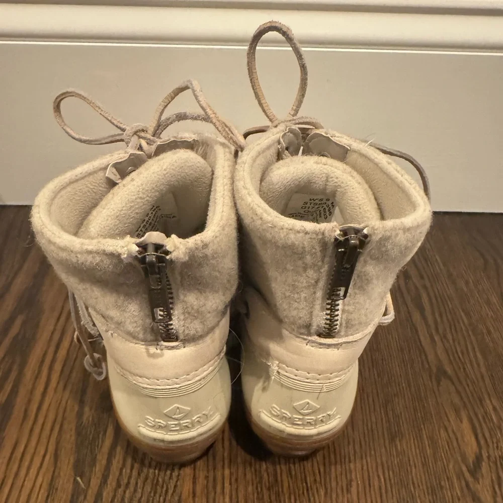 Sperry boots size 6